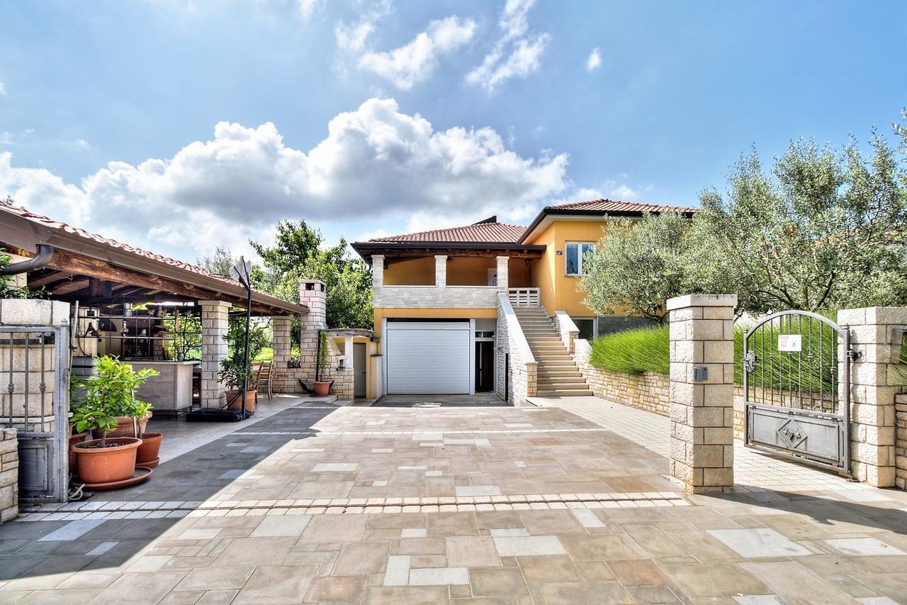 Lana House With Apartment Petrovija Luaran gambar